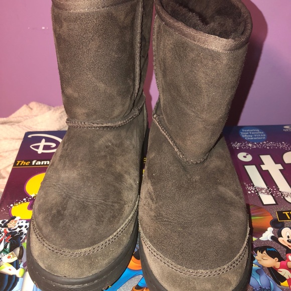 Uggs - Picture 2 of 2
